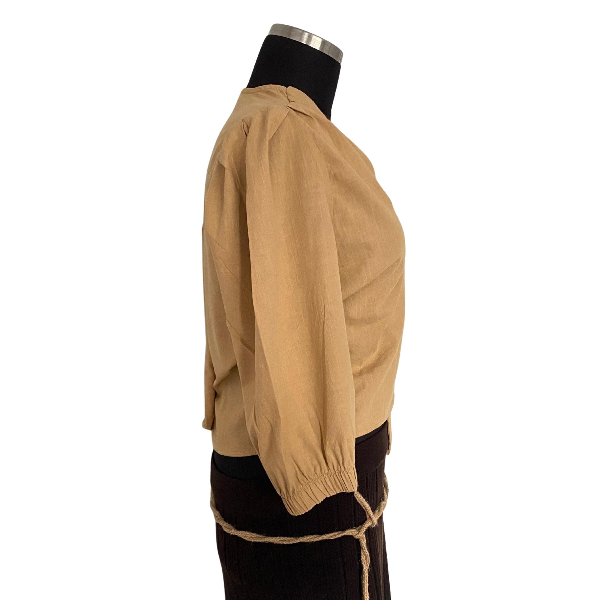 Doğal Ahşap Düğmeli Kruvaze Kesim Bluz